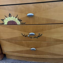 Dresser / Chest Of Drawers