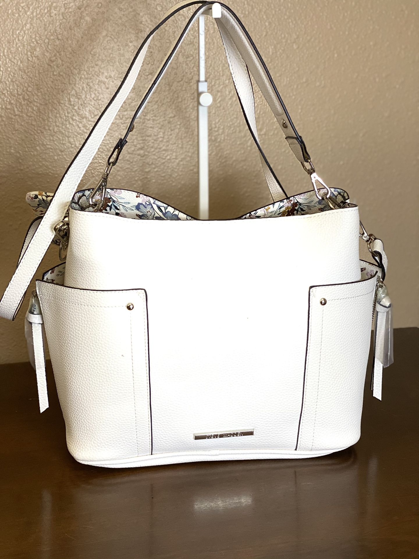 STEVE MADDEN💥NWT💥White Bkoltt Pop Hobo Bag