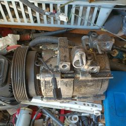Used AC Compressor Hyundai Santa fe Tiburon 2001 2002-  2005 2006 2.7l