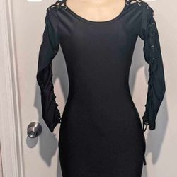 New Women's Dress Available In Size Small And Large 