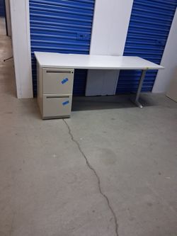 Solid desks in good conditions $140 each