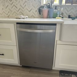 Whirlpool Dishwasher