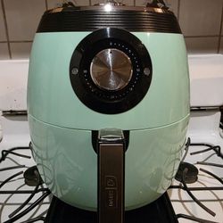 Dash Deluxe Air Fryer 4.5 Qt Model DEAF455GBAQ01