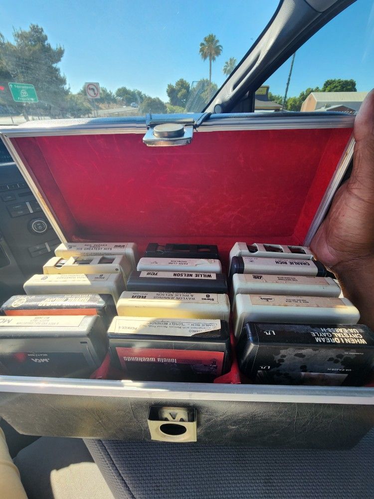 8 Track Tapes Set 15 Tapes With Case Elvis Doobie Brothers, Willie Nelson