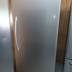 Frigidaire Freezer Works Good 60 Days Warranty 📌