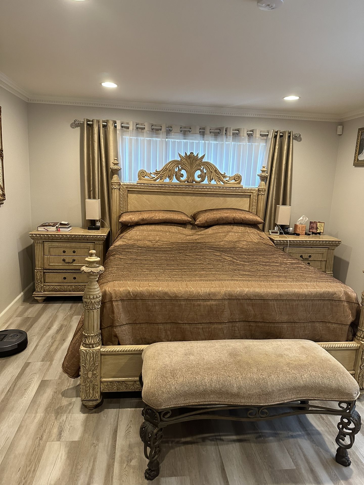 Bedroom furniture (Accepting Best Offer) for Sale in Los Angeles, CA