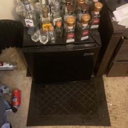 mini fridge 