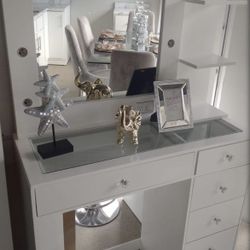 Hollywood Make Up Vanity 