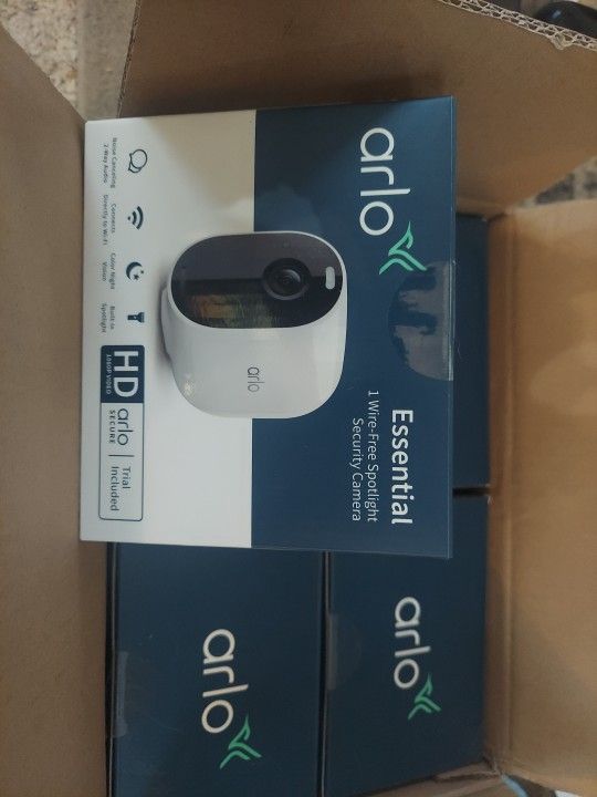 Brand-new 4 Pk Arlo Essential Spot Lights With 2 Solar Pannels Included!