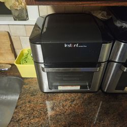 Instant Pot 140-3000-01 Air Fryer Oven Vortex Plus Black/Silver 10 qt Programmable Black/Silver