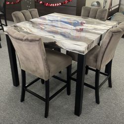 Faux marble table top /w 4 chairs