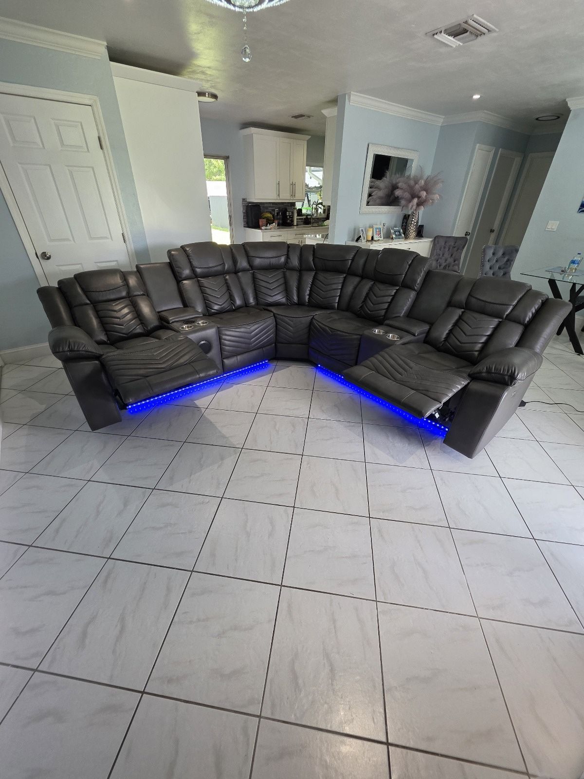 ✨POWER RECLINING SECTIONAL  SOFA WITH SPEAKERS, LED LIGHTS, USB PORTS, CUPHOLDERS AND ARM STORAGE