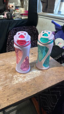 Kids water bottle set