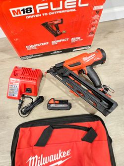 Milwaukee FUEL 18V 15 Guage Angled Finish Nailer KIT with Battery, Charger, and Tool Bag