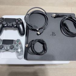 PlayStation 4 + 2 control + 4 Games