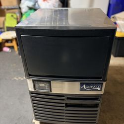 Avantco Commercial Ice Machine. 