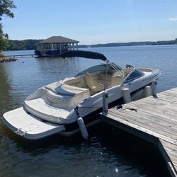 2003 Chaparral 220 ssi Boat