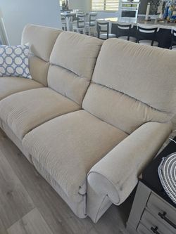 LA-Z-BOY RECLINING COUCH AND LOVESEAT