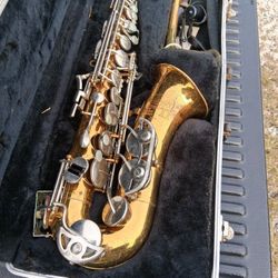 Bundy 2 Antique Saxaphone