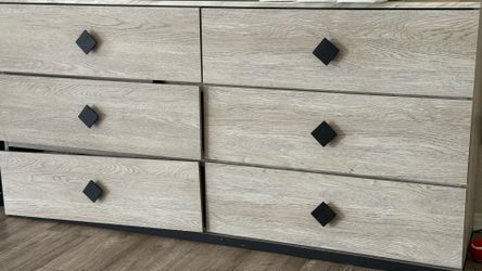 Faux marble 6 drawer dresser