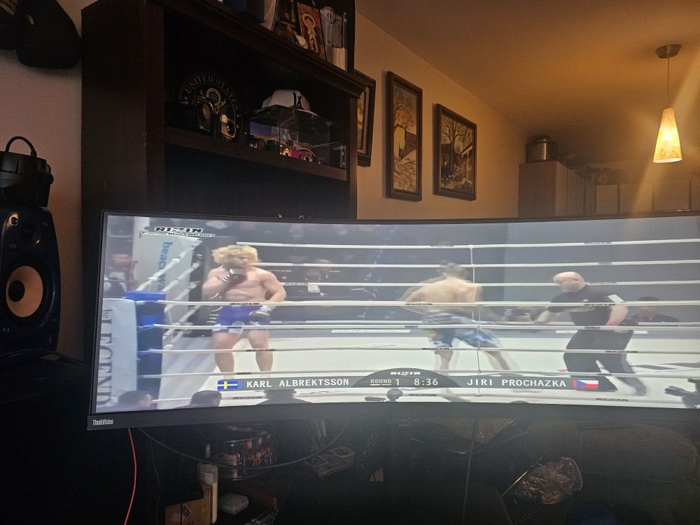 Monitor Lenovo Think Visión  P44w 10