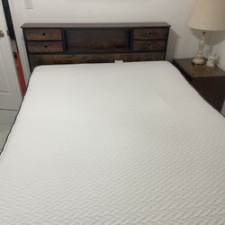 Queen Beauty Rest Mattress And Box Spring  LIKE NEW