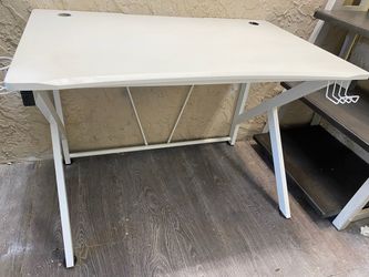 Modern White Gaming Desk - Local Delivery for a Fee - See My Other Items😀
