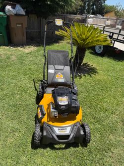 DEWALT
21 in. 163cc Briggs and Stratton 725Exi Engine Rear Wheel Drive 3-in-1 Gas Self Propelled Walk Behind Lawn Mower