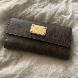 Michael Kors Signature Wallet Brown Logo Print