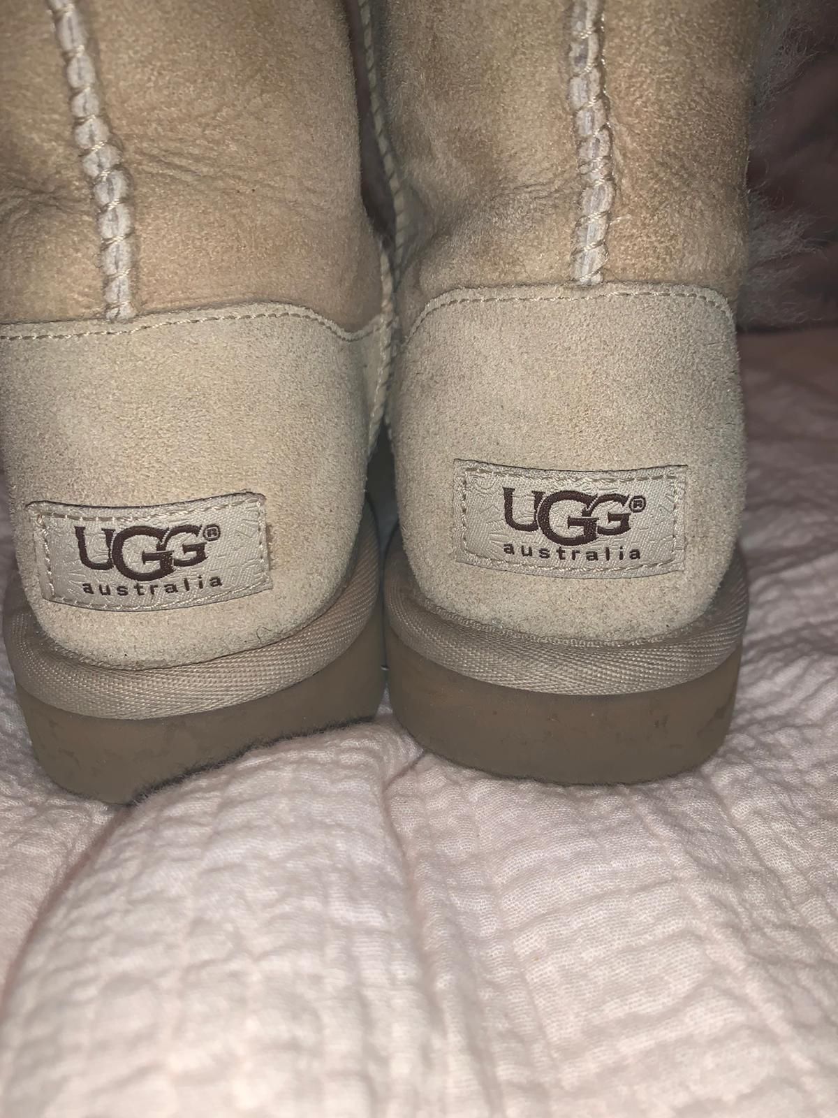 Uggs size 2 y