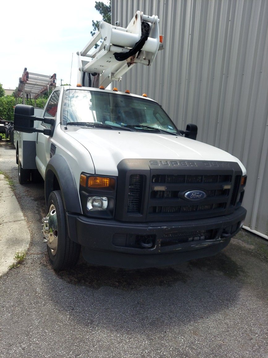 Needs Engine Bucket Truck Make Offer