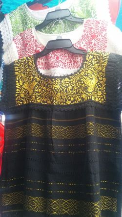 Blusas bordadas