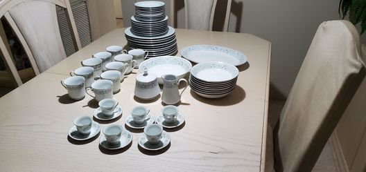 Fine china ware set for 10