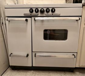***  VINTAGE SLATTERY IMPERIAL GAS RANGE/STOVE  ***