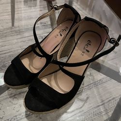 Women's wedge heels size M 7/8 rue 21 etc!