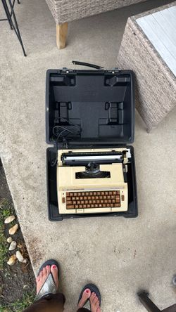 Mint Condition Vintage Type Writer Smith-Corona