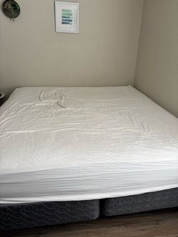 Big comfy king bed with box frame and metal frame for sale