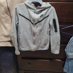 Boys NIKE Tech, Price Is Negotiable 