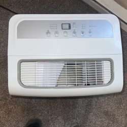 Dehumidifier Hisense 60-Pint 3-Speed Dehumidifier with Built-In Pump