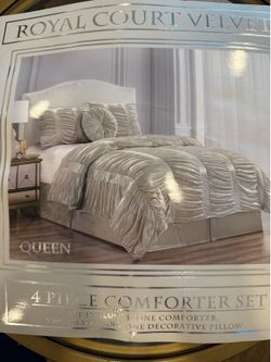 Queen velvet comforter set