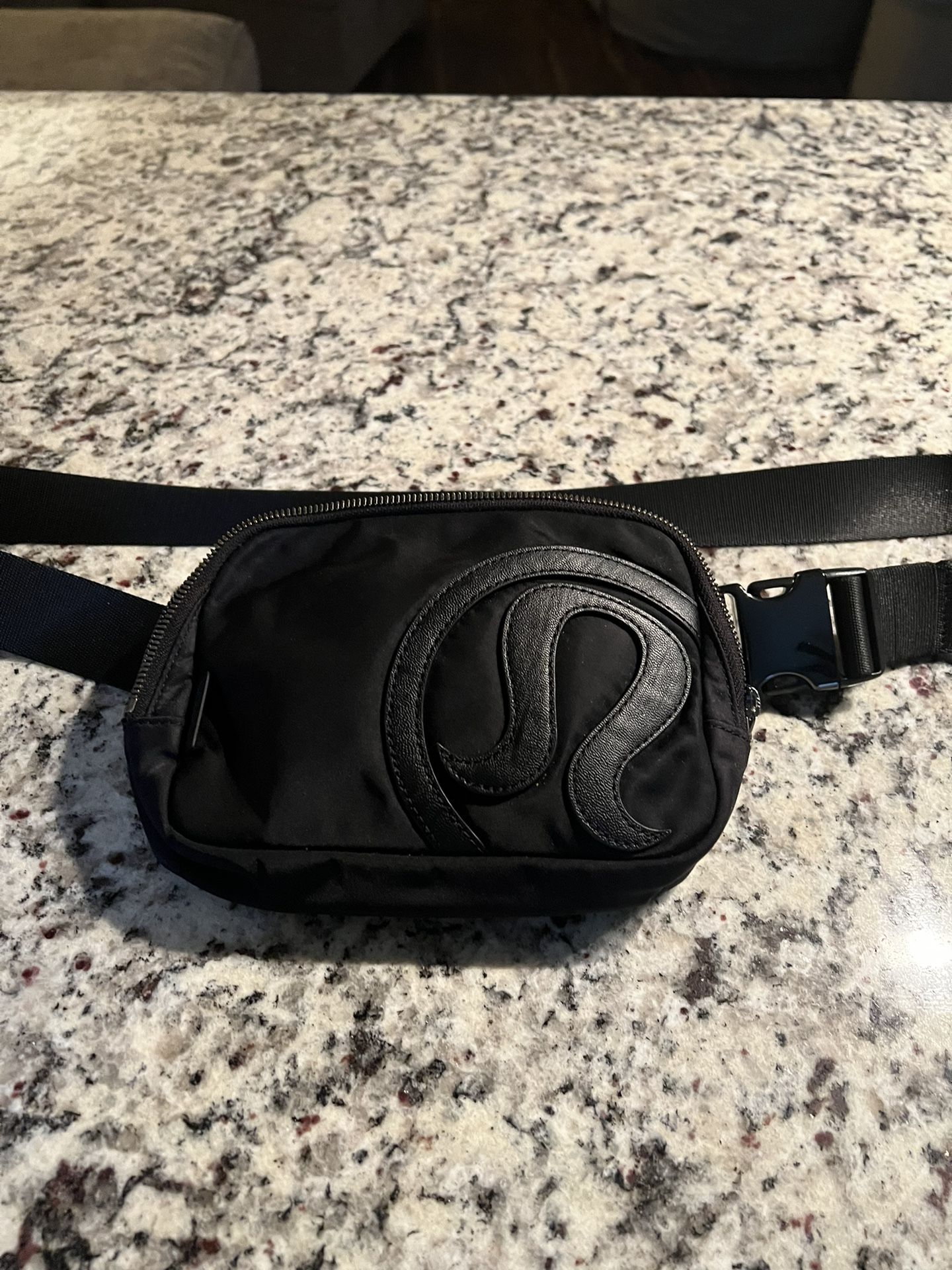 Lululemon/ Everywhere  Belt Bag 1L