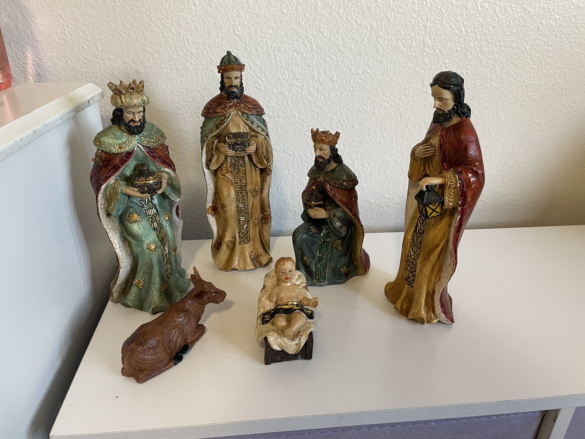 Mark Roberts Nativity Set (MISSING MARY STATUE)