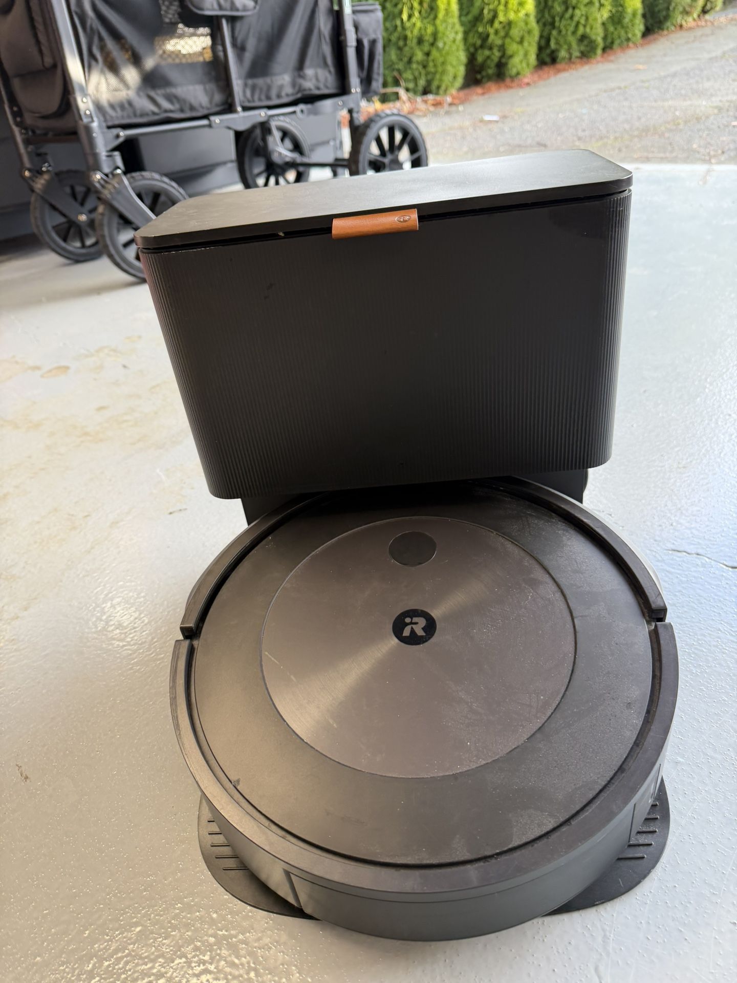 Roomba i7+ with Clean Base™