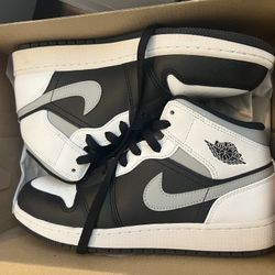 Jordan 1 Mid Smoke Grey