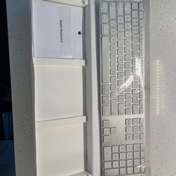 Apple Keyboard With Alpha Numeric Pad