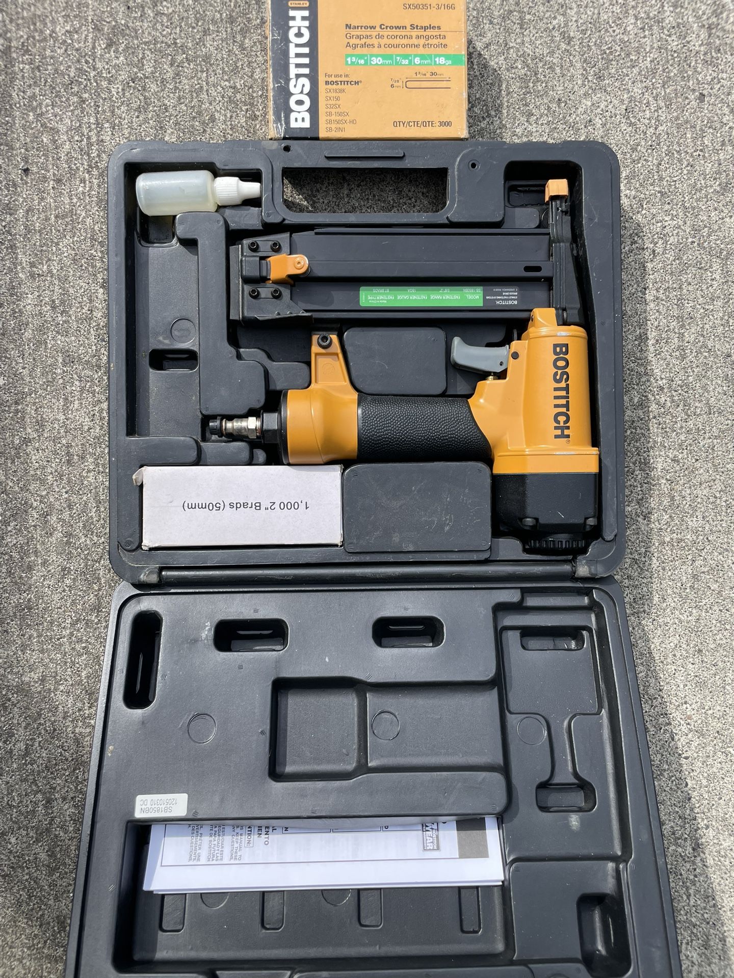 Bostitch Brad Nailer, Incudes Box Of Stapes