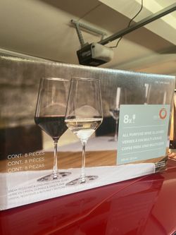 8 Wine Glasses