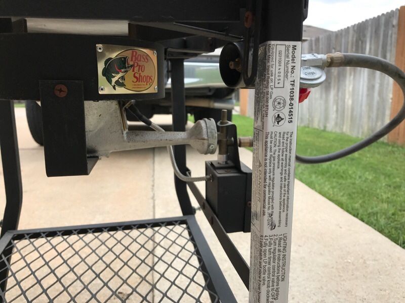 Bass pro deep fryer kit with attachments. All in one 36qt for Sale in