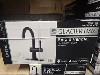 Glacier Bay
Dorind Single Hole Single-Handle Deck Mount High-Arc Bathroom Faucet in Matte Black