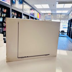 MacBook Air 13inch m3 chip 256GB 8GBram